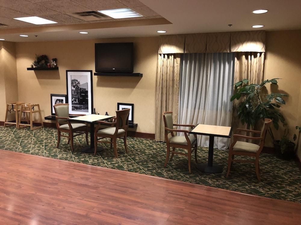 Hampton Inn Sidney Kültér fotó